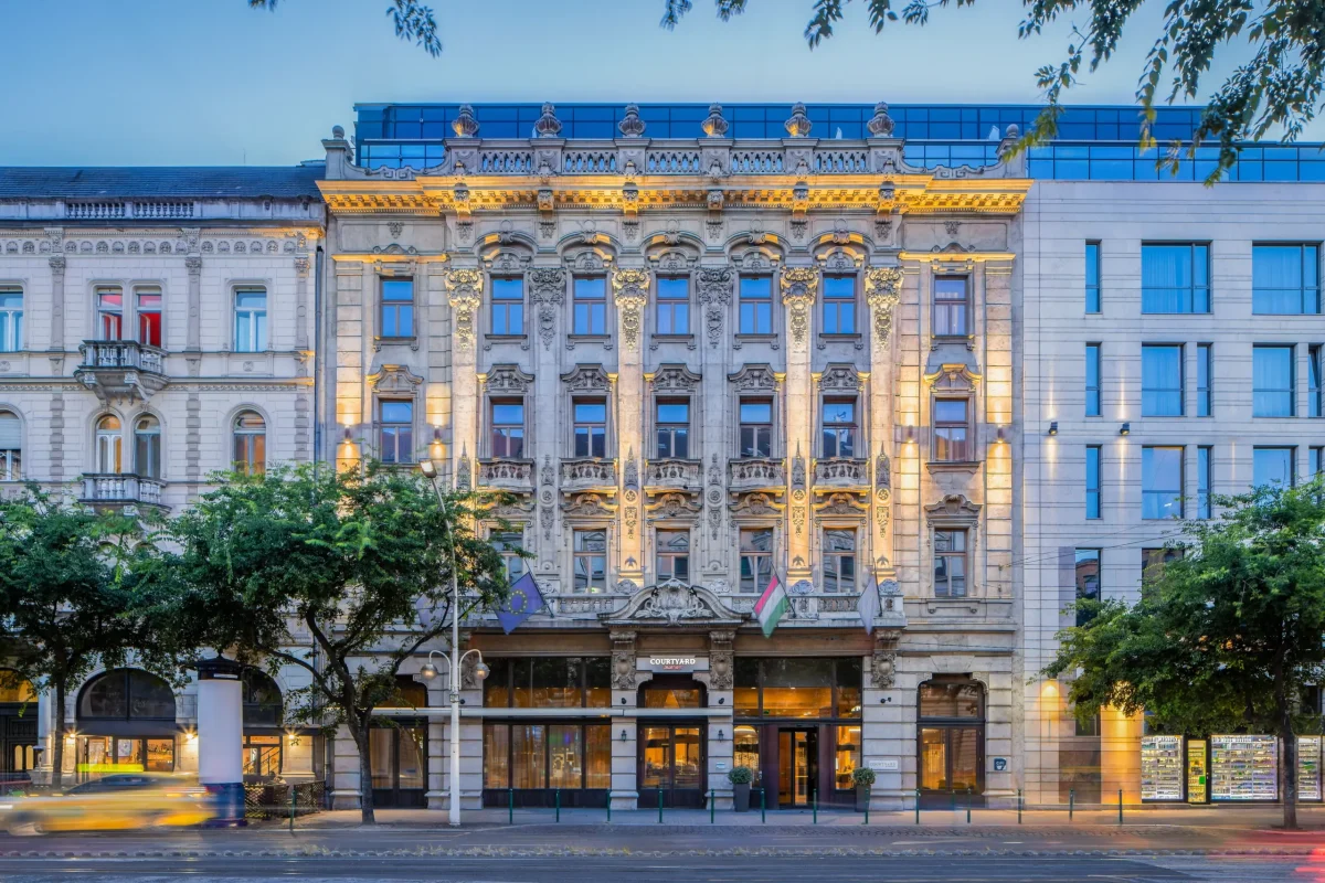 Courtyard by Marriott Budapest City Center szálloda homlokzata, konferencia- és rendezvényhelyszín a belvárosban.